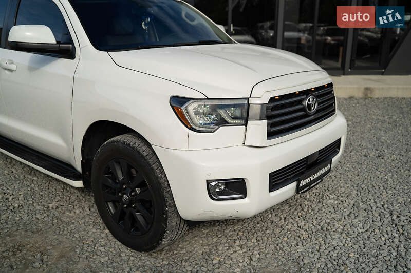 Позашляховик / Кросовер Toyota Sequoia 2018 в Чернівцях