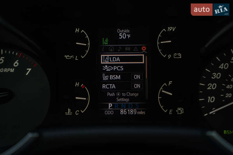 Позашляховик / Кросовер Toyota Sequoia 2018 в Чернівцях