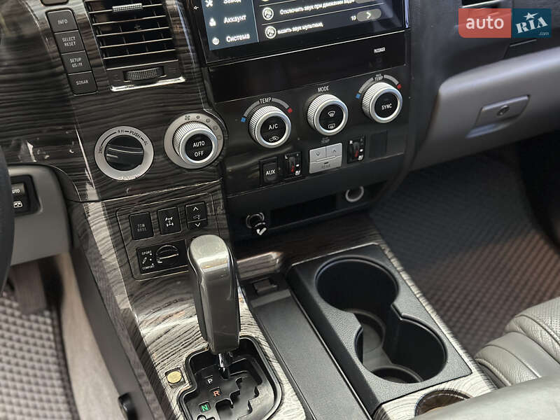 Позашляховик / Кросовер Toyota Sequoia 2008 в Києві