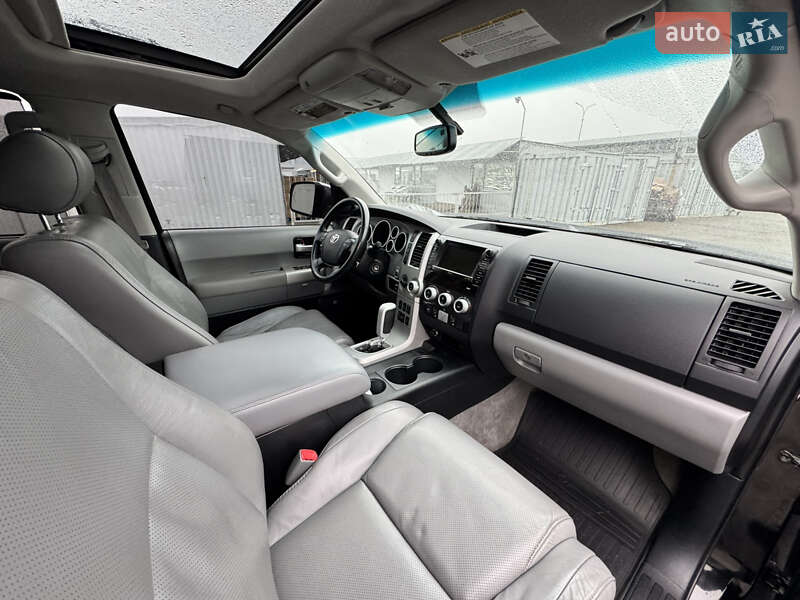 Позашляховик / Кросовер Toyota Sequoia 2008 в Києві