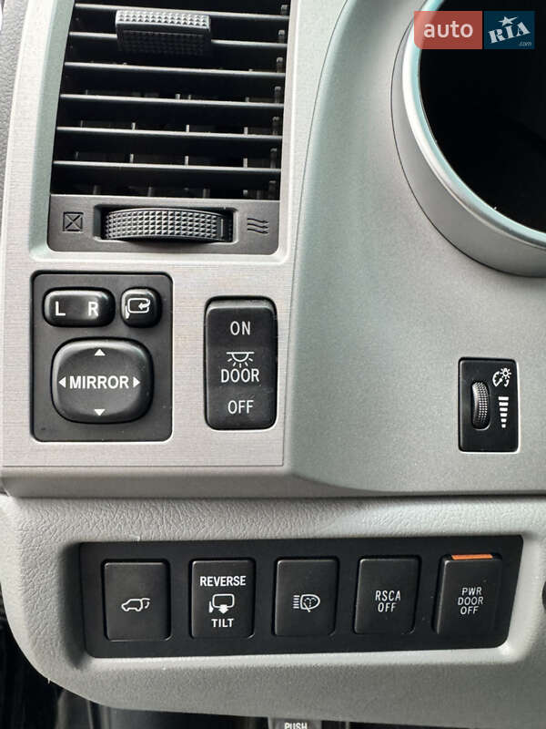 Позашляховик / Кросовер Toyota Sequoia 2008 в Києві