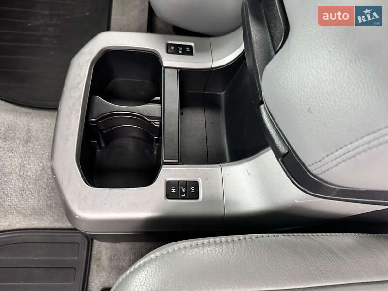 Позашляховик / Кросовер Toyota Sequoia 2008 в Києві