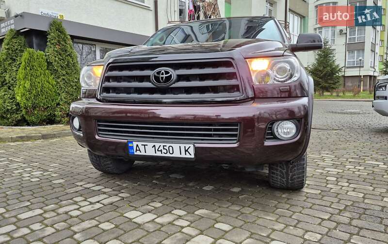Позашляховик / Кросовер Toyota Sequoia 2012 в Івано-Франківську