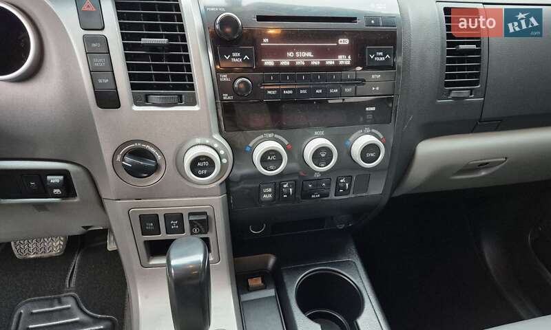 Позашляховик / Кросовер Toyota Sequoia 2012 в Івано-Франківську