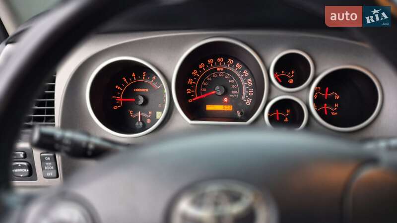 Позашляховик / Кросовер Toyota Sequoia 2012 в Івано-Франківську