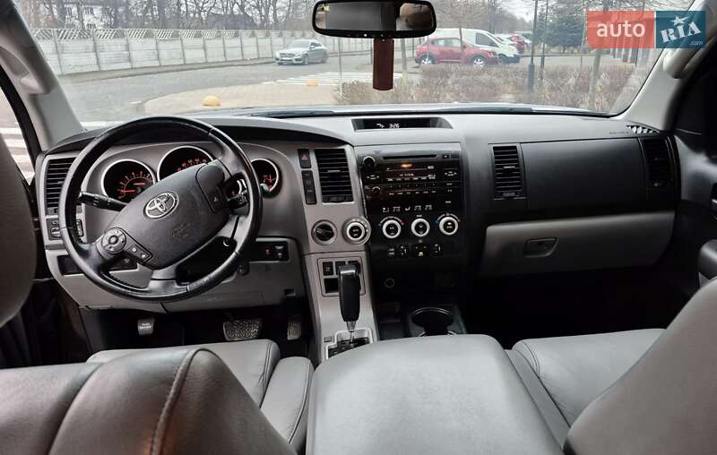 Позашляховик / Кросовер Toyota Sequoia 2012 в Івано-Франківську