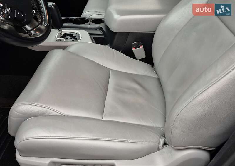 Позашляховик / Кросовер Toyota Sequoia 2012 в Івано-Франківську