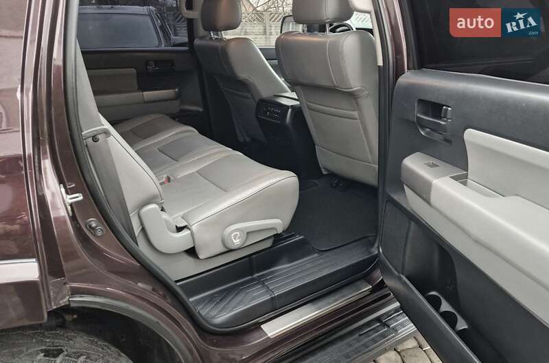 Позашляховик / Кросовер Toyota Sequoia 2012 в Івано-Франківську