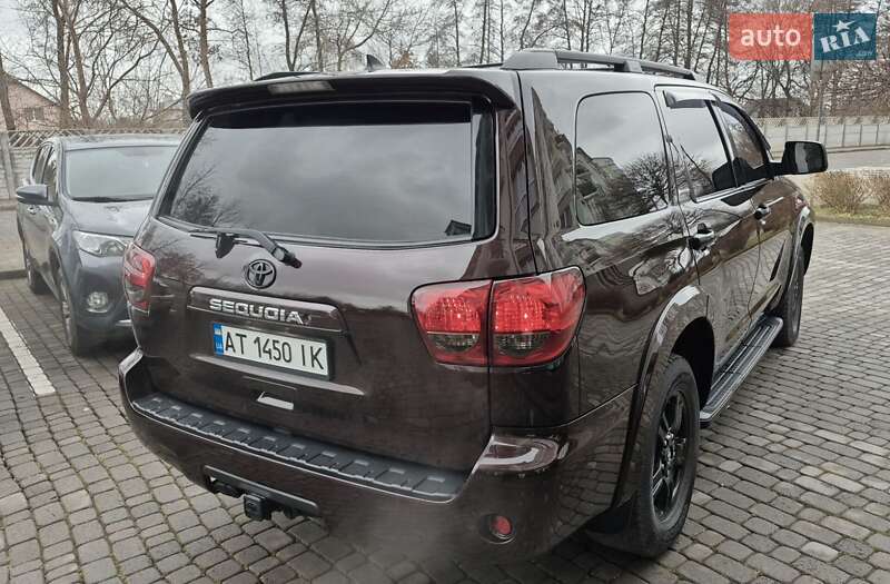 Позашляховик / Кросовер Toyota Sequoia 2012 в Івано-Франківську