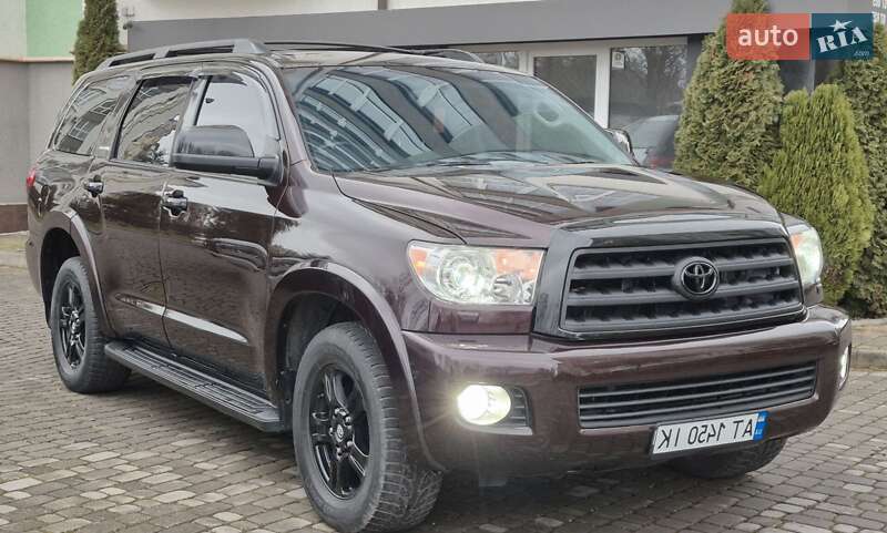 Позашляховик / Кросовер Toyota Sequoia 2012 в Івано-Франківську