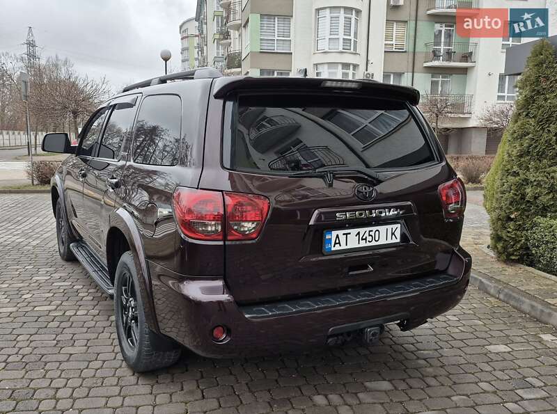Позашляховик / Кросовер Toyota Sequoia 2012 в Івано-Франківську