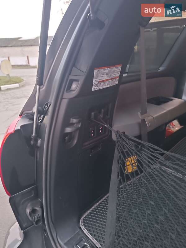 Позашляховик / Кросовер Toyota Sequoia 2016 в Славуті