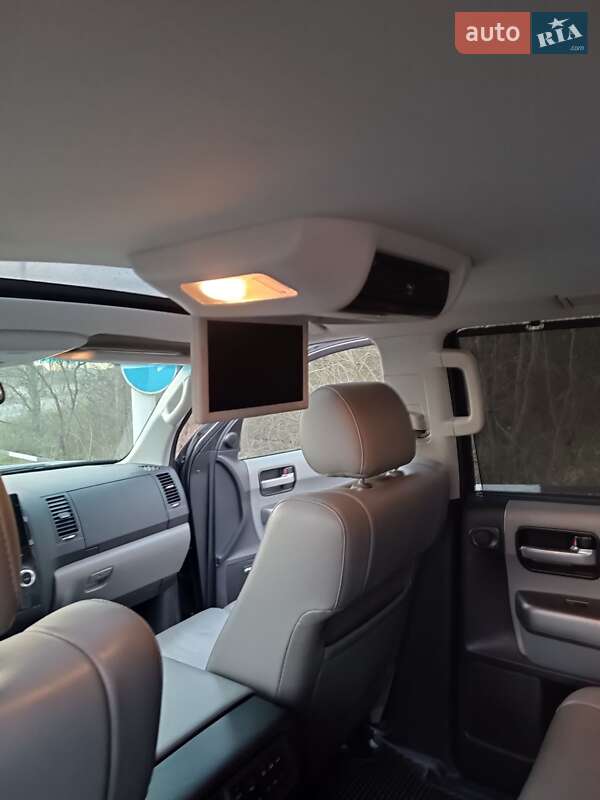 Позашляховик / Кросовер Toyota Sequoia 2016 в Славуті