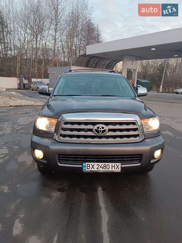 Позашляховик / Кросовер Toyota Sequoia 2016 в Славуті