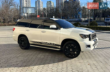Позашляховик / Кросовер Toyota Sequoia 2016 в Києві