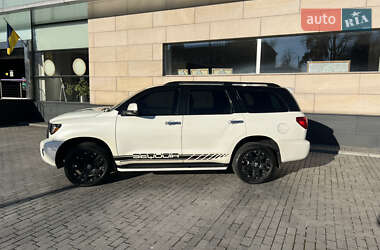 Позашляховик / Кросовер Toyota Sequoia 2016 в Києві