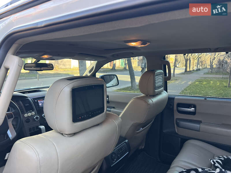Позашляховик / Кросовер Toyota Sequoia 2016 в Києві