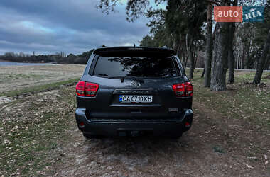 Внедорожник / Кроссовер Toyota Sequoia 2016 в Черкассах