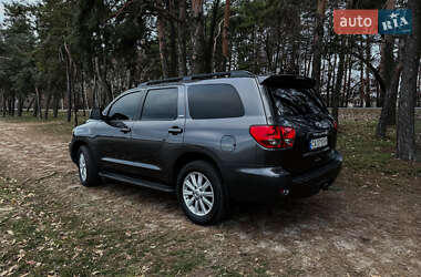 Внедорожник / Кроссовер Toyota Sequoia 2016 в Черкассах