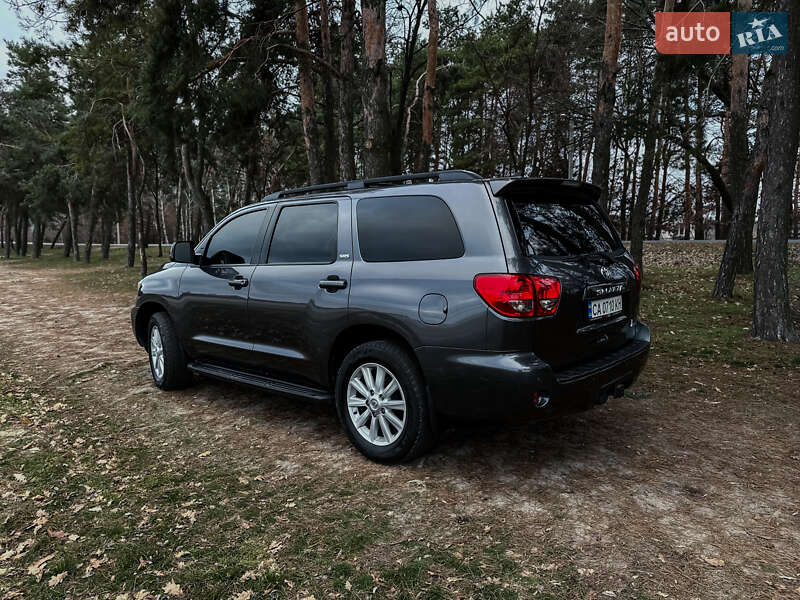 Внедорожник / Кроссовер Toyota Sequoia 2016 в Черкассах