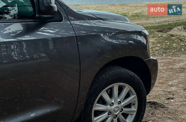 Внедорожник / Кроссовер Toyota Sequoia 2016 в Черкассах