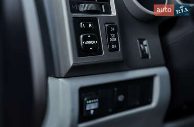 Внедорожник / Кроссовер Toyota Sequoia 2016 в Черкассах