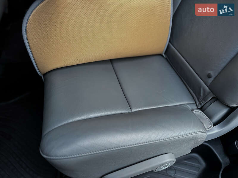 Внедорожник / Кроссовер Toyota Sequoia 2016 в Черкассах