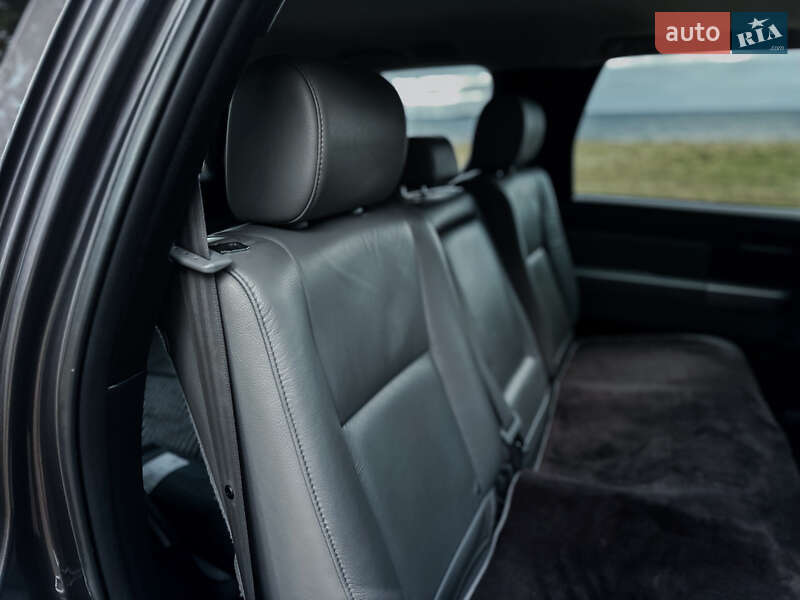 Внедорожник / Кроссовер Toyota Sequoia 2016 в Черкассах