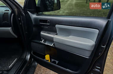 Внедорожник / Кроссовер Toyota Sequoia 2016 в Черкассах