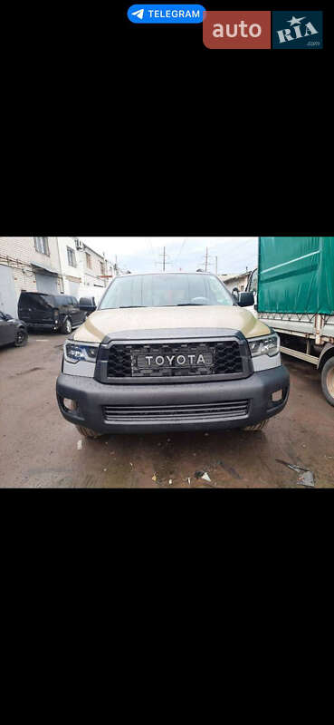 Внедорожник / Кроссовер Toyota Sequoia 2016 в Черкассах