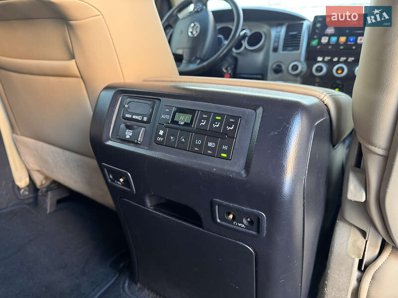 Внедорожник / Кроссовер Toyota Sequoia 2013 в Киеве