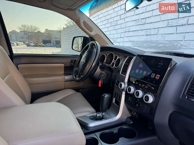 Внедорожник / Кроссовер Toyota Sequoia 2013 в Киеве