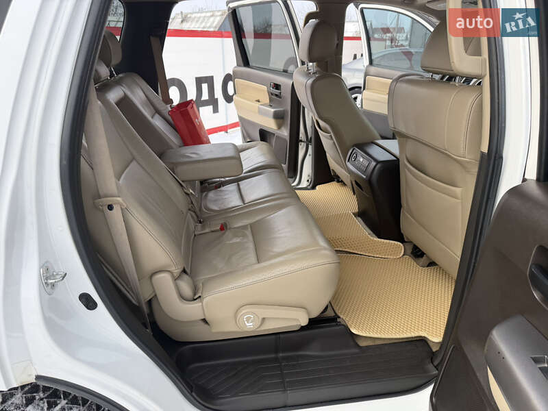 Внедорожник / Кроссовер Toyota Sequoia 2011 в Переяславе