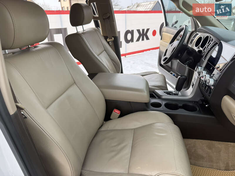 Внедорожник / Кроссовер Toyota Sequoia 2011 в Переяславе