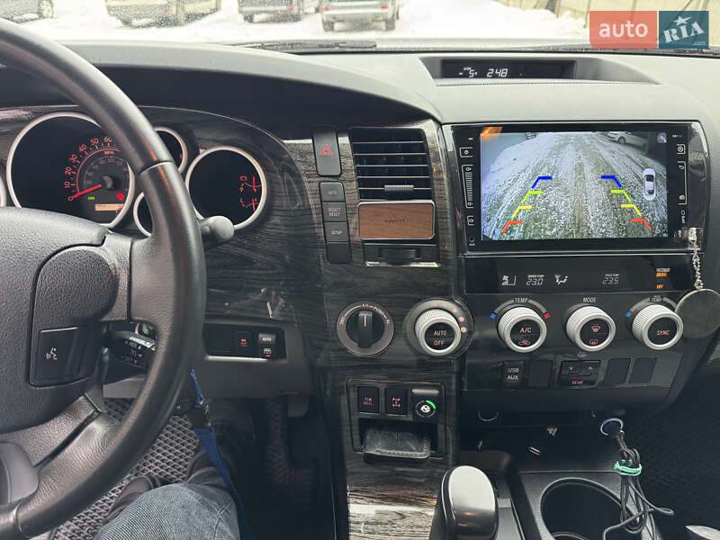 Внедорожник / Кроссовер Toyota Sequoia 2013 в Луцке