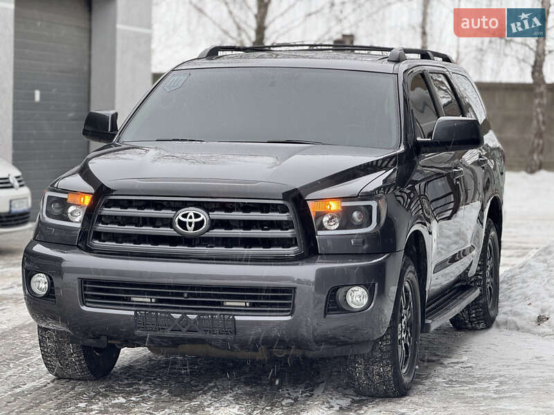 Внедорожник / Кроссовер Toyota Sequoia 2013 в Луцке