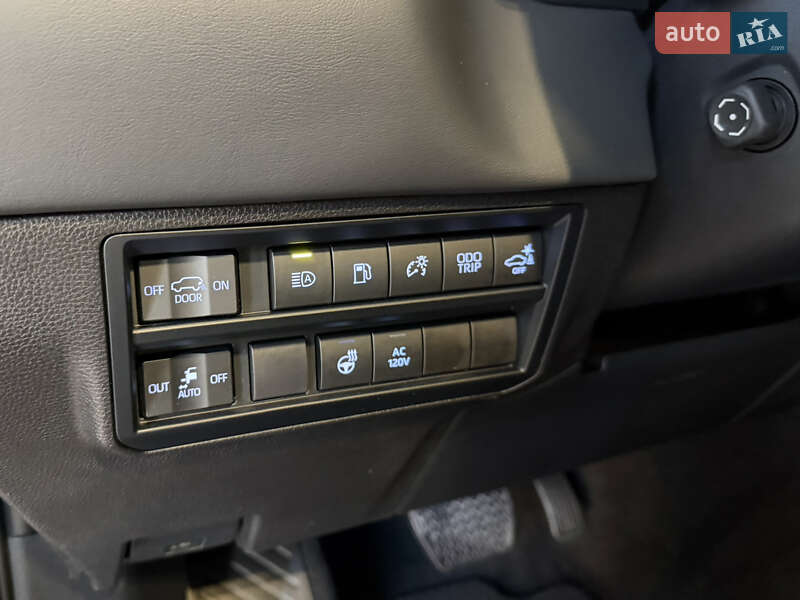 Внедорожник / Кроссовер Toyota Sequoia 2024 в Киеве