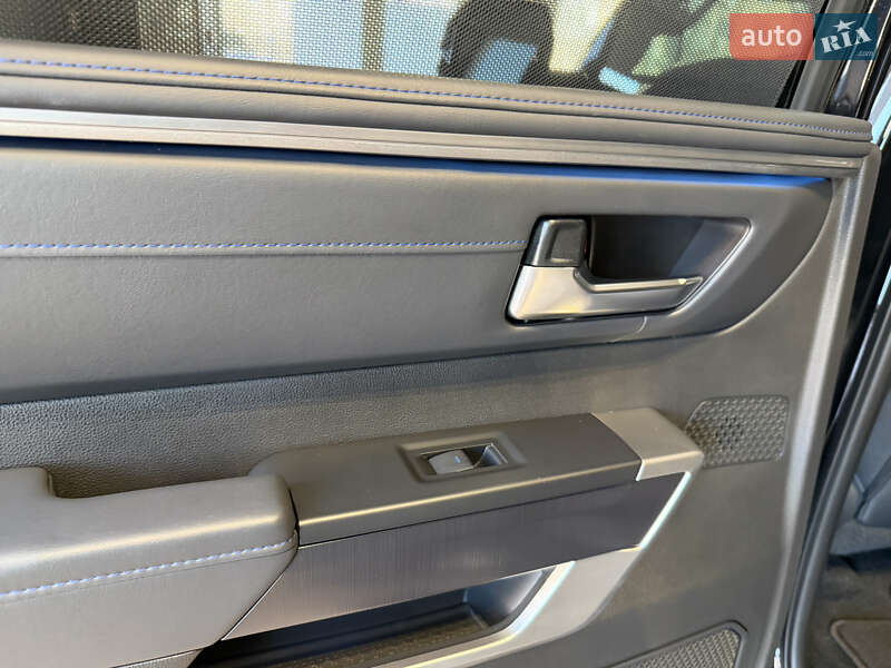 Внедорожник / Кроссовер Toyota Sequoia 2024 в Киеве