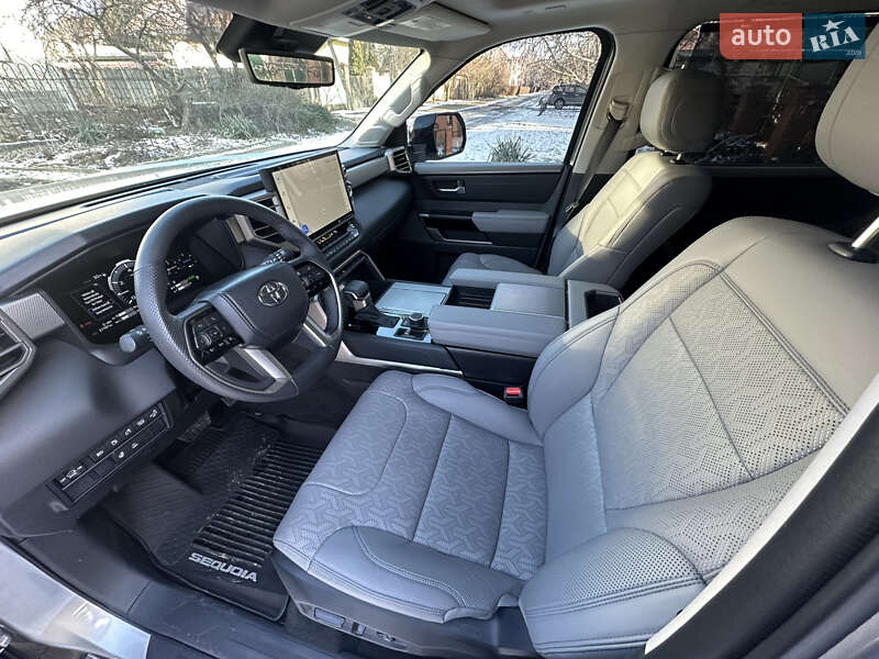 Внедорожник / Кроссовер Toyota Sequoia 2024 в Одессе