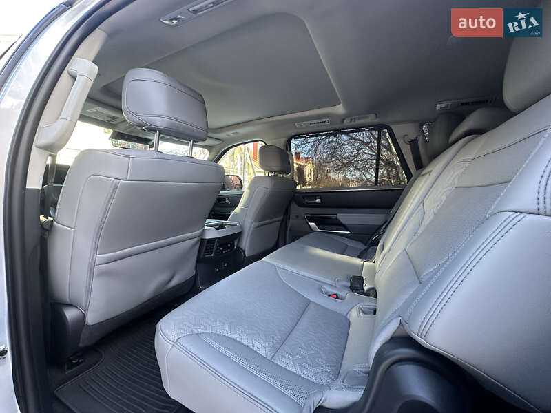 Внедорожник / Кроссовер Toyota Sequoia 2024 в Одессе