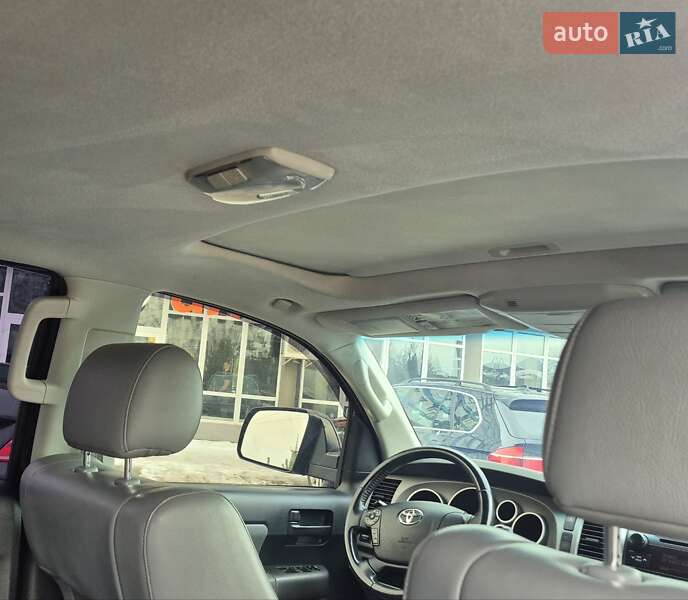 Внедорожник / Кроссовер Toyota Sequoia 2012 в Ивано-Франковске