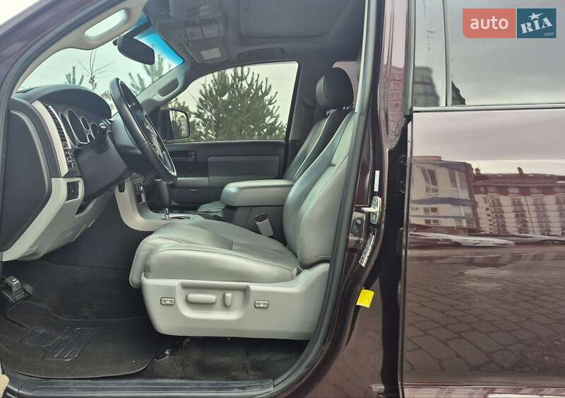 Внедорожник / Кроссовер Toyota Sequoia 2012 в Ивано-Франковске