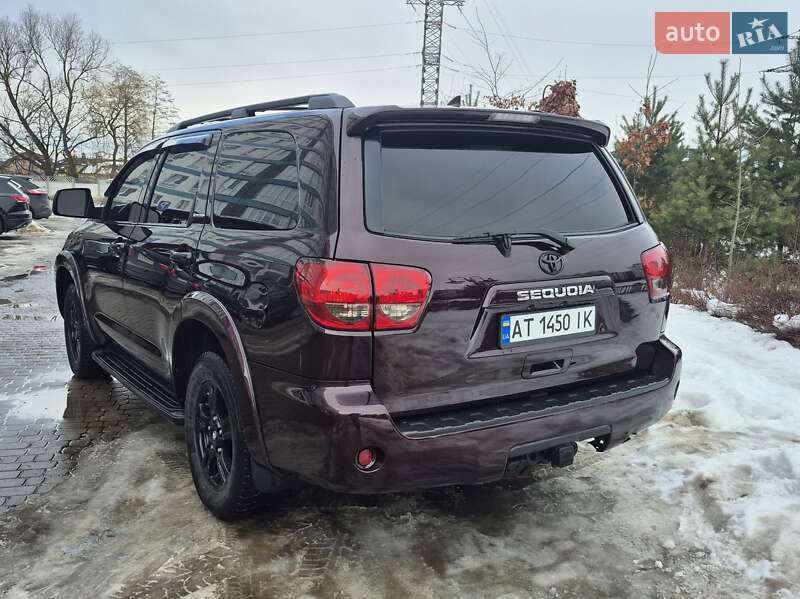 Внедорожник / Кроссовер Toyota Sequoia 2012 в Ивано-Франковске
