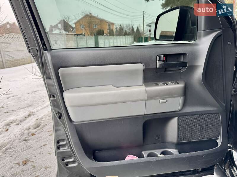 Внедорожник / Кроссовер Toyota Sequoia 2011 в Киеве фото 13 Внедорожник / Кроссовер Toyota Sequoia 2011 в Киеве