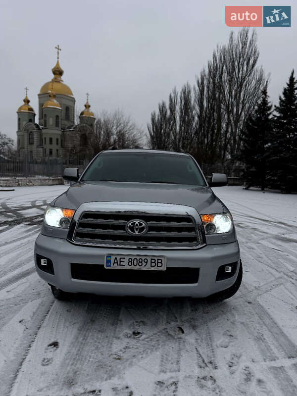 Внедорожник / Кроссовер Toyota Sequoia 2015 в Днепре