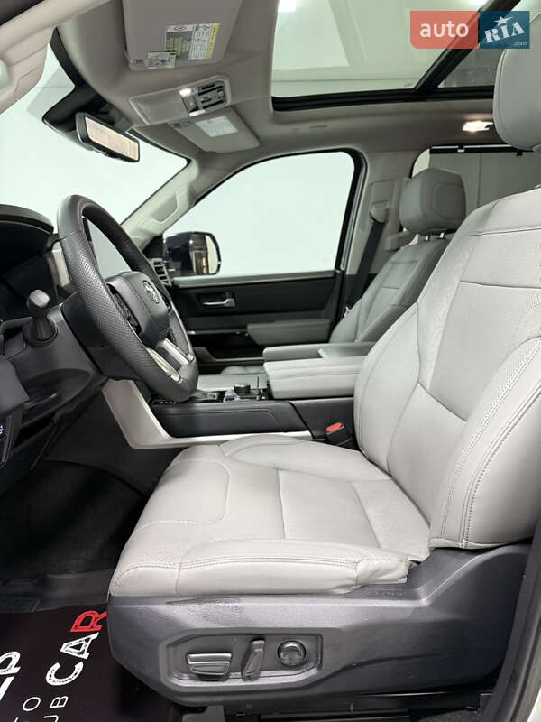 Внедорожник / Кроссовер Toyota Sequoia 2024 в Одессе