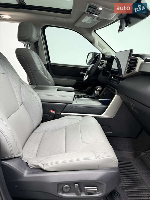 Внедорожник / Кроссовер Toyota Sequoia 2024 в Одессе