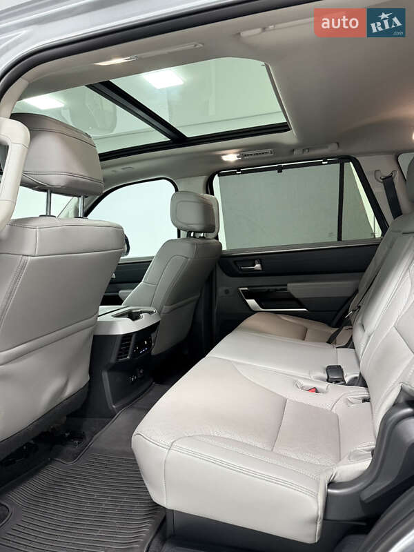 Внедорожник / Кроссовер Toyota Sequoia 2024 в Одессе