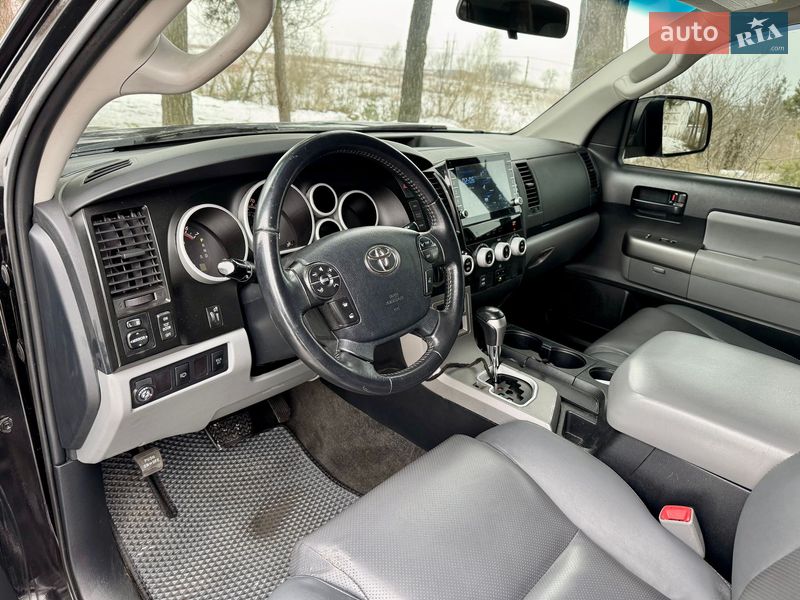 Внедорожник / Кроссовер Toyota Sequoia 2011 в Киеве