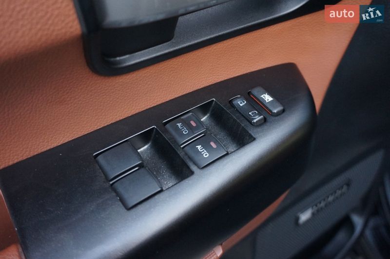 Внедорожник / Кроссовер Toyota Sequoia 2008 в Одессе